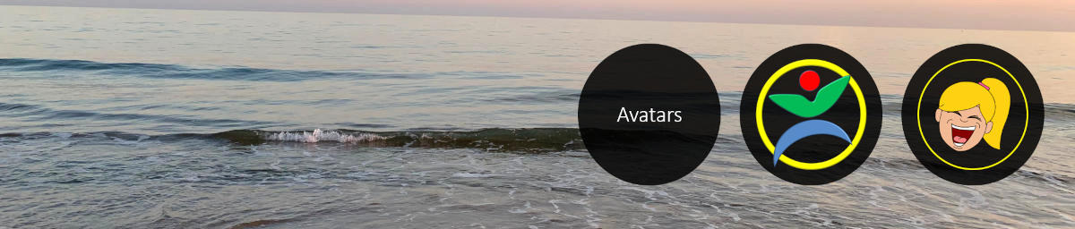 Imatge d'unes onades a la platja amb el texte "Avatars", el logotip de la Càtedra d'Accessibilitat i l'avatar Sofia rient.